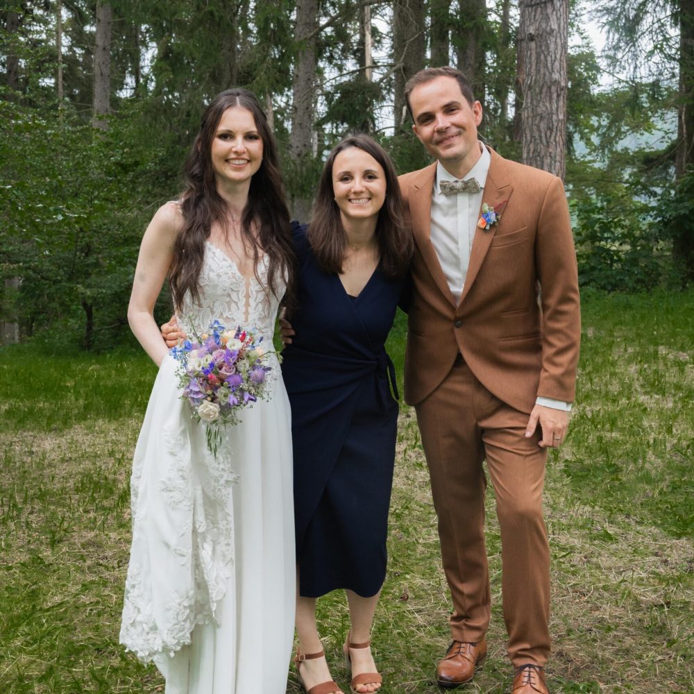Michelle Ays, Hochzeitsplanerin aus Pfaffenhofen a.d.Ilm mit Brautpaar an ihrer Hochzeit.